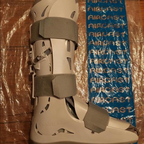 Aircast Walking Boot - Picture 8 of 10